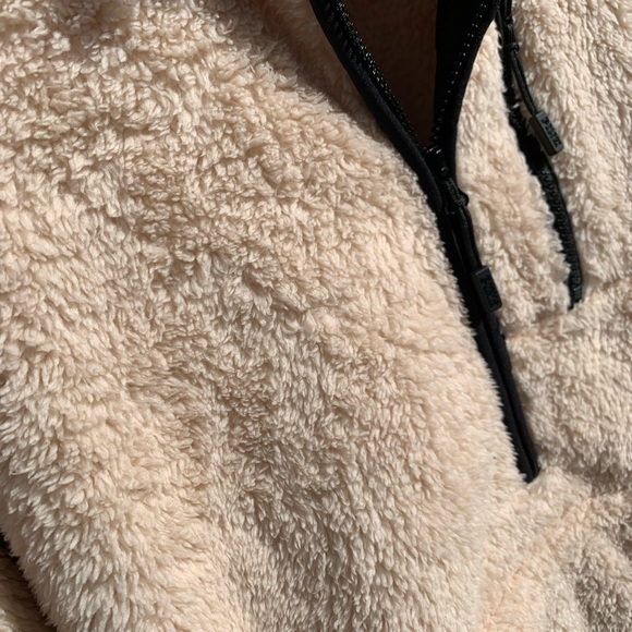 Pink by Victoria‘s Secret Sherpa pullover - Picture 2 of 10